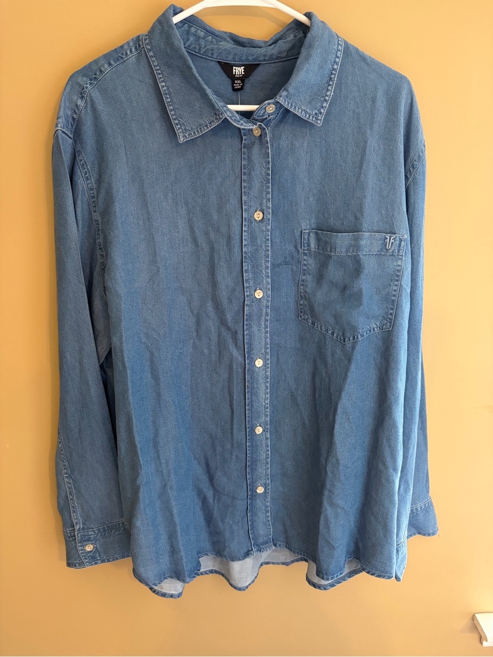 FRYE Women’s Lightweight Button Front Shirt, Medium Blue XXL Minimalist Luxury